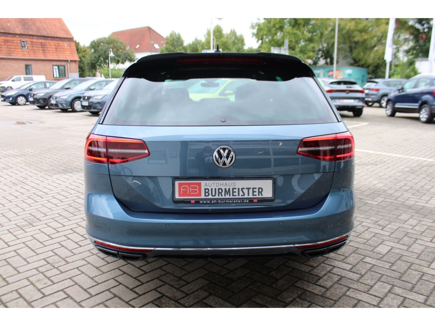 Fahrzeugabbildung Volkswagen Passat Variant Highline R-Line LED ACC StHZg Led
