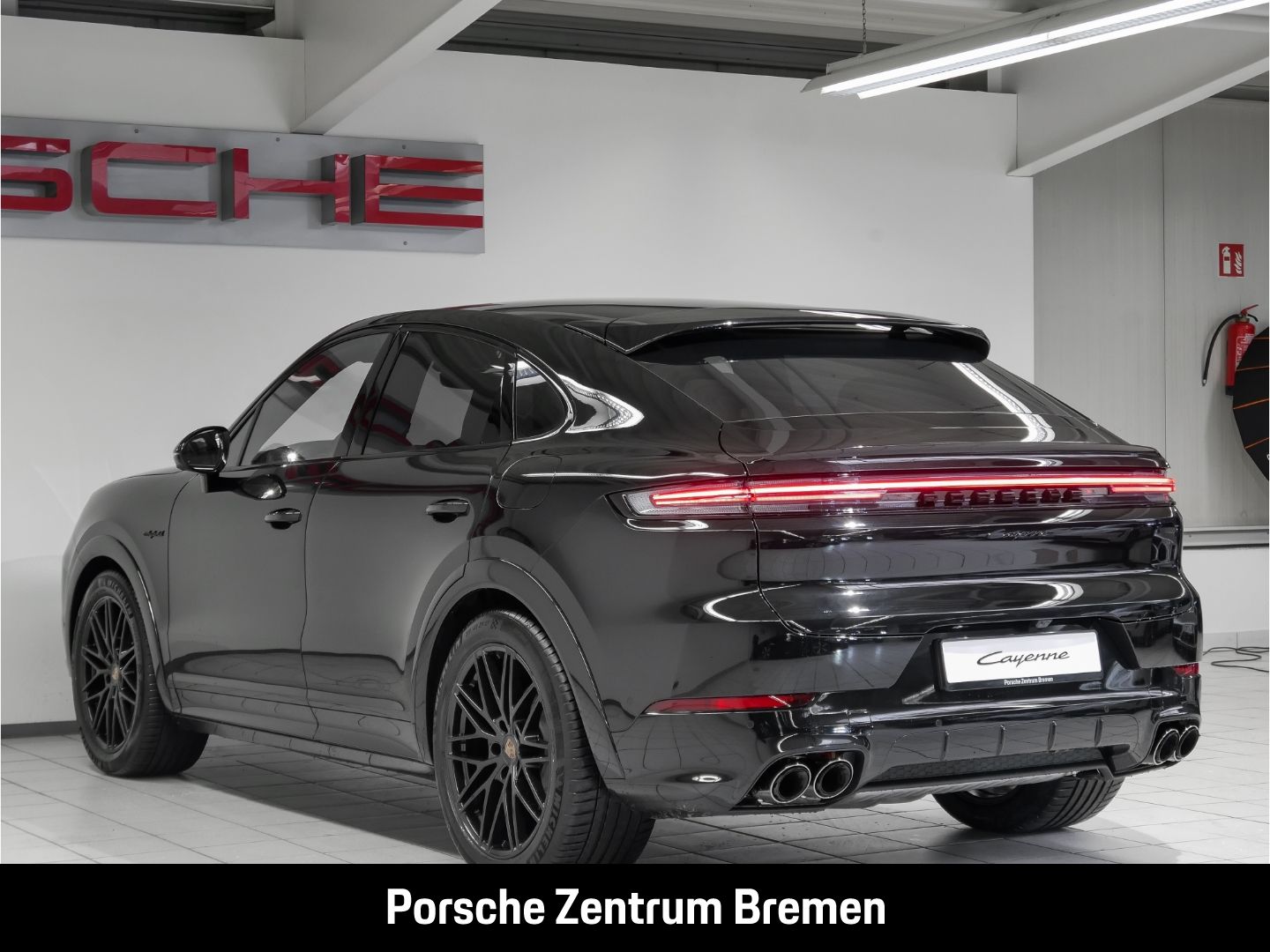 Porsche Cayenne E-Hybrid Coupe Black Edition AHK Hintera imagem 3