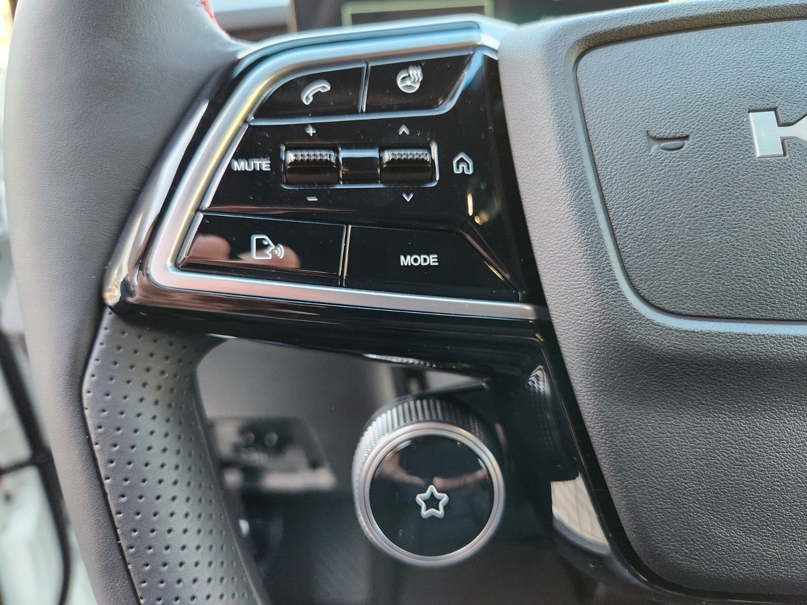 Fahrzeugabbildung KGM ACTYON+BLISS+SH VO+HI+ELEKTR.HECKKLAPPE+KAMERA H