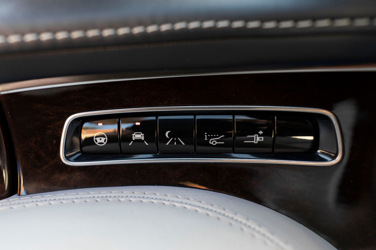 Fahrzeugabbildung Mercedes-Benz S 560 Cabriolet BURMESTER HUD 360° ACC LUFT TOTW