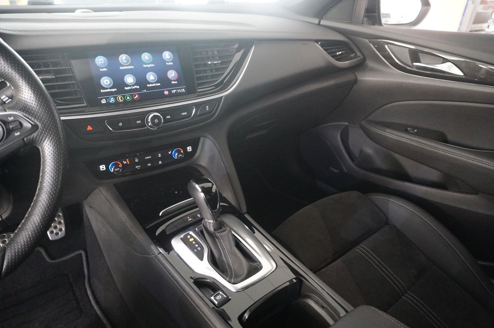 Fahrzeugabbildung Opel Insignia B ST 2.0D ULTIMATE NAVI/LED/KAMERA/AHK