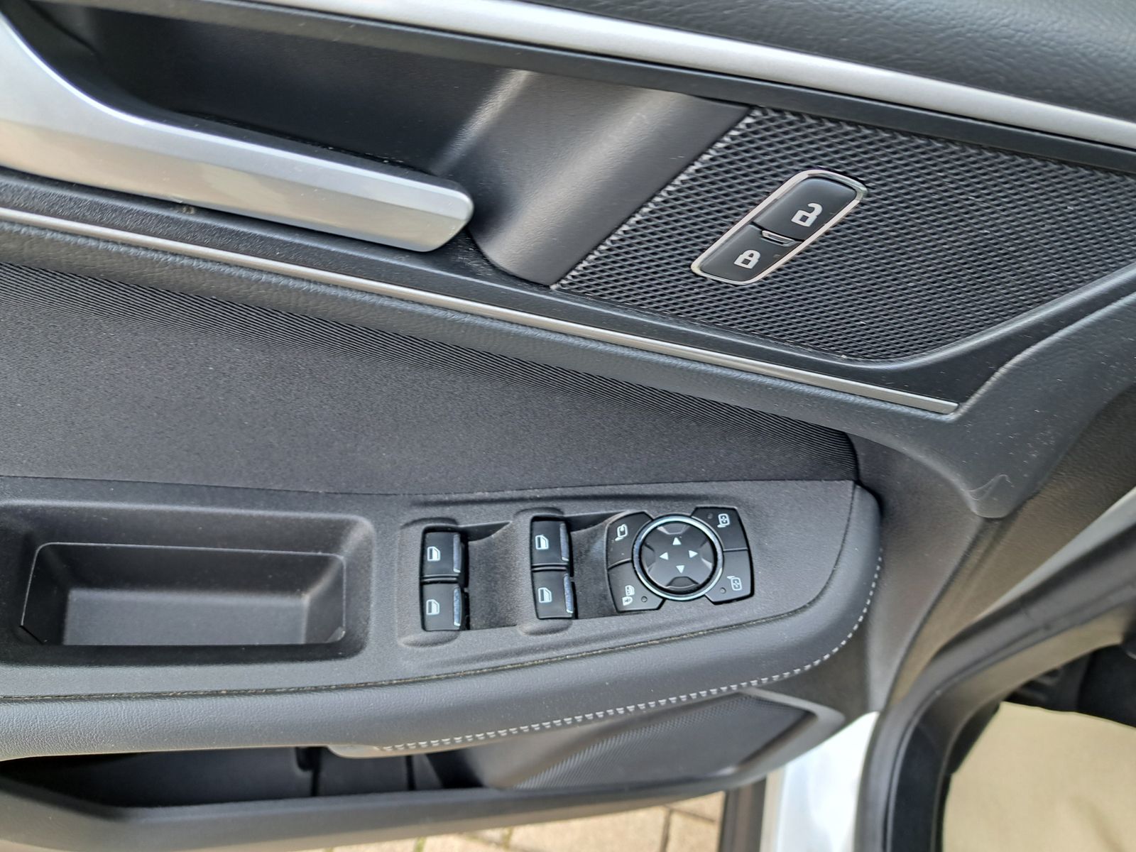 Fahrzeugabbildung Ford Galaxy 2.0 EcoBlue 7-SITZE AUTOMATIK PARK-ASSIST