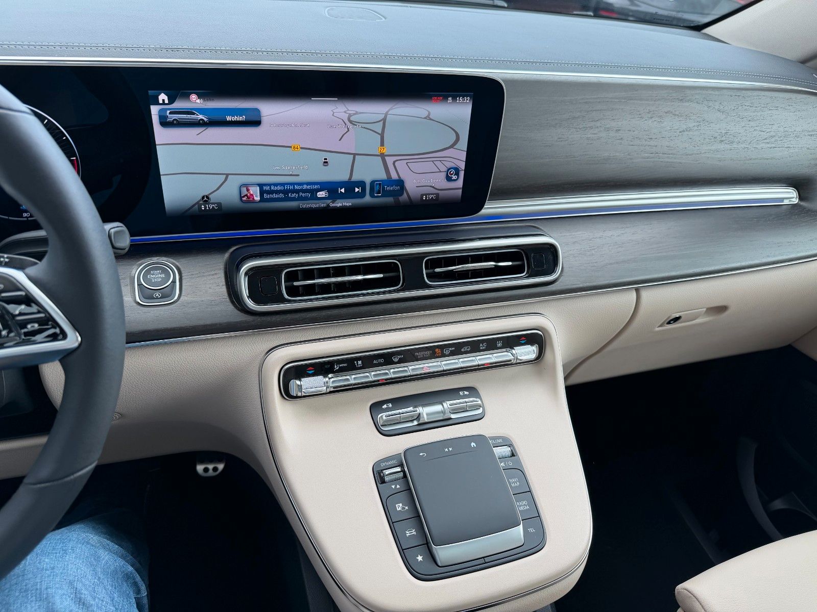Fahrzeugabbildung Mercedes-Benz V 250 d AVA DISTRONIC AHK 2,5to Stdheiz Panorama