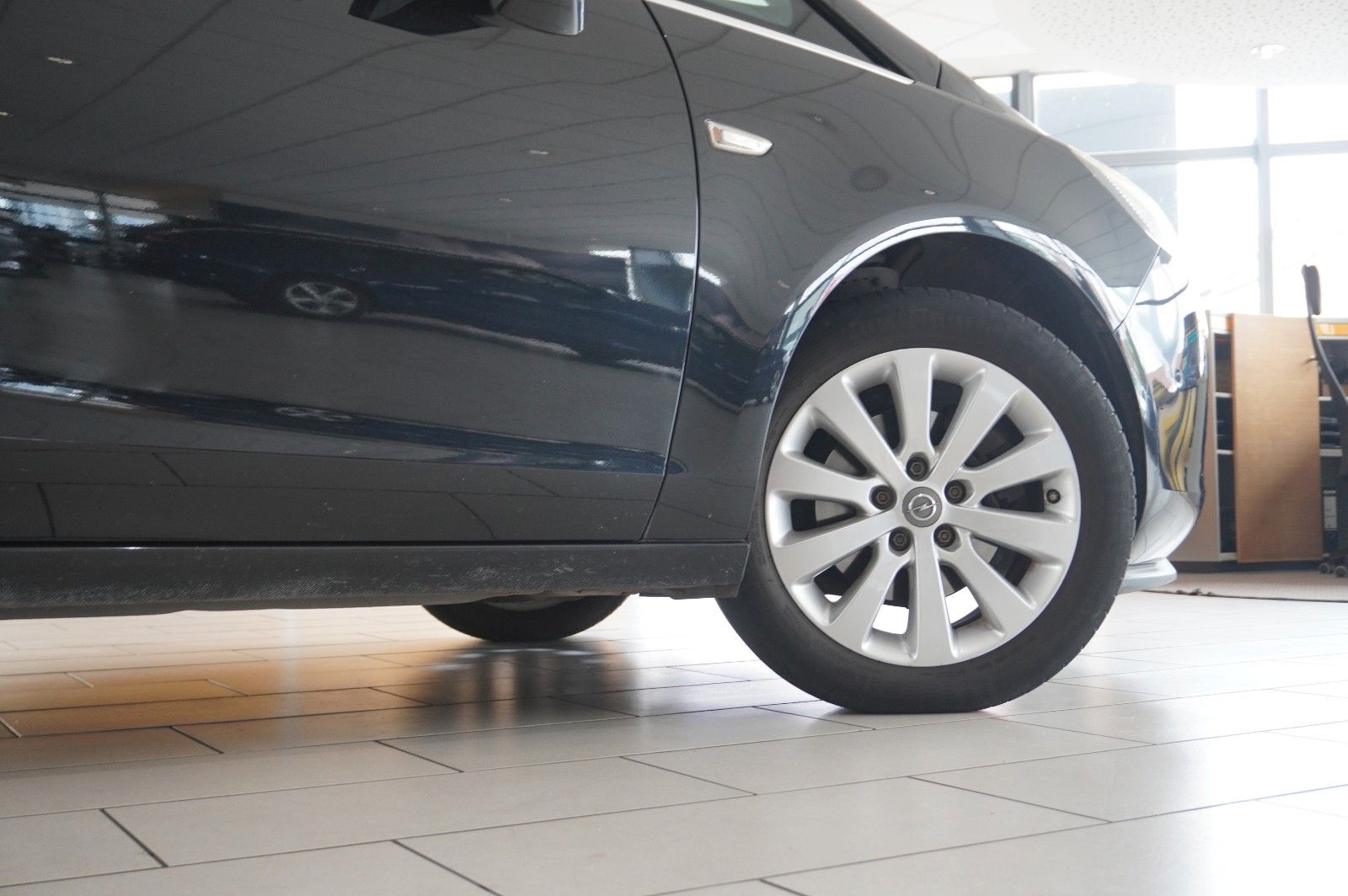 Fahrzeugabbildung Opel Zafira Tourer 1.4T INNOV. 7-SITZER NAVI/KAMERA
