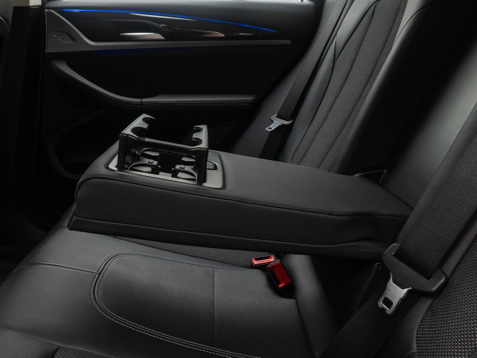 Fahrzeugabbildung BMW X3 xD20d  xLine Kamera DAB CockPit+AHK Sport 20"