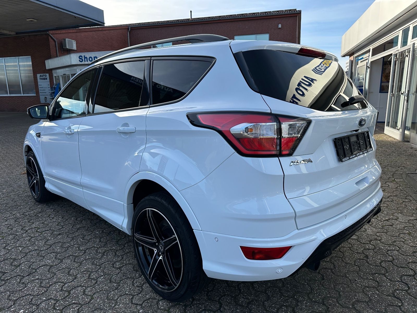 Fahrzeugabbildung Ford Kuga 2.0 TDCi 4x4 ST-Line AHK/Pano/Navi/Sound