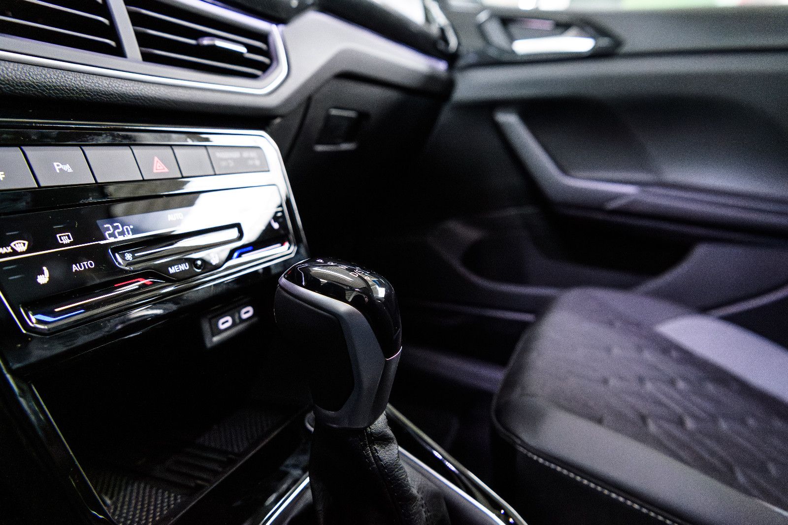 Fahrzeugabbildung Volkswagen T-Cross 1.0 TSI 85 kw Energy DSG+AHK+Kamera