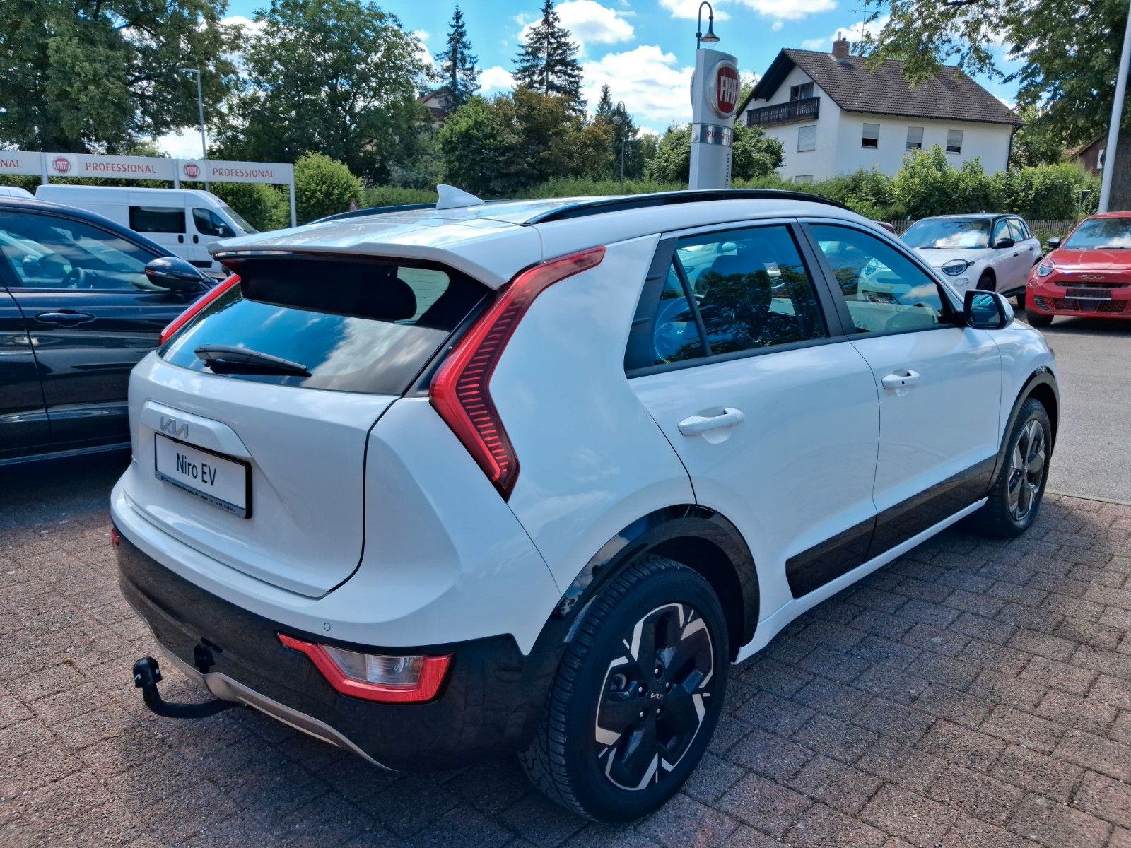 Fahrzeugabbildung Kia Niro e-Niro Vision AHK Navi Allwetter Teilleder