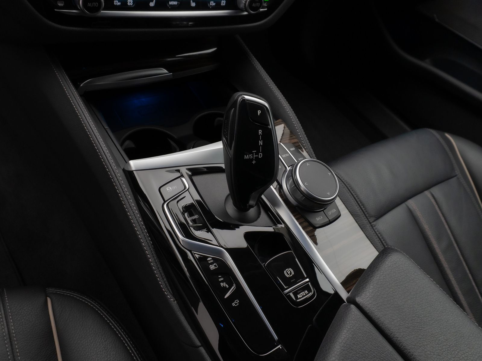 Fahrzeugabbildung BMW 530e xD LuxuryLine 360°Laser HUD DAB H/K ACC AHK