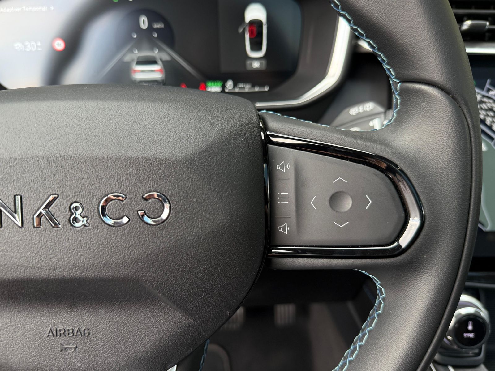 Fahrzeugabbildung Lynk&Co 01 1.5 T Aut PHEV PANO+LED+NAVI+ACC+MEMO+SHZ+360