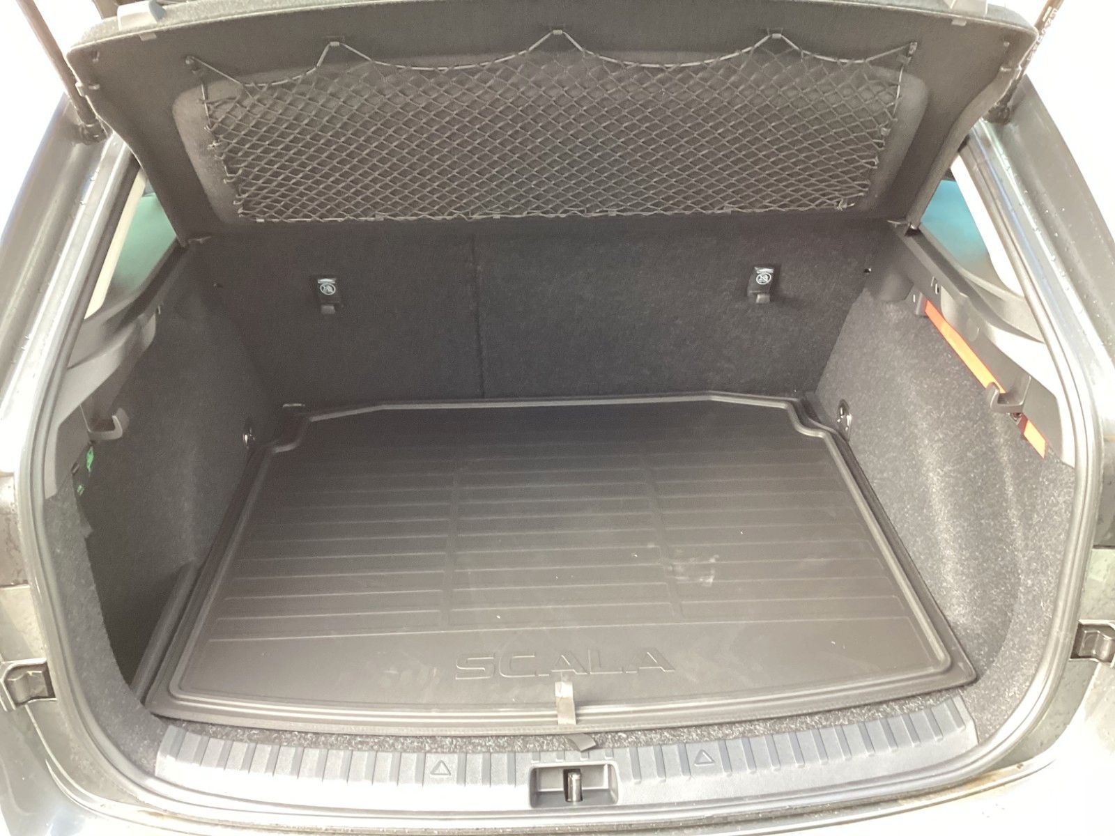 Fahrzeugabbildung SKODA Scala Tour 1.0 TSI 81 KW 6-Gang