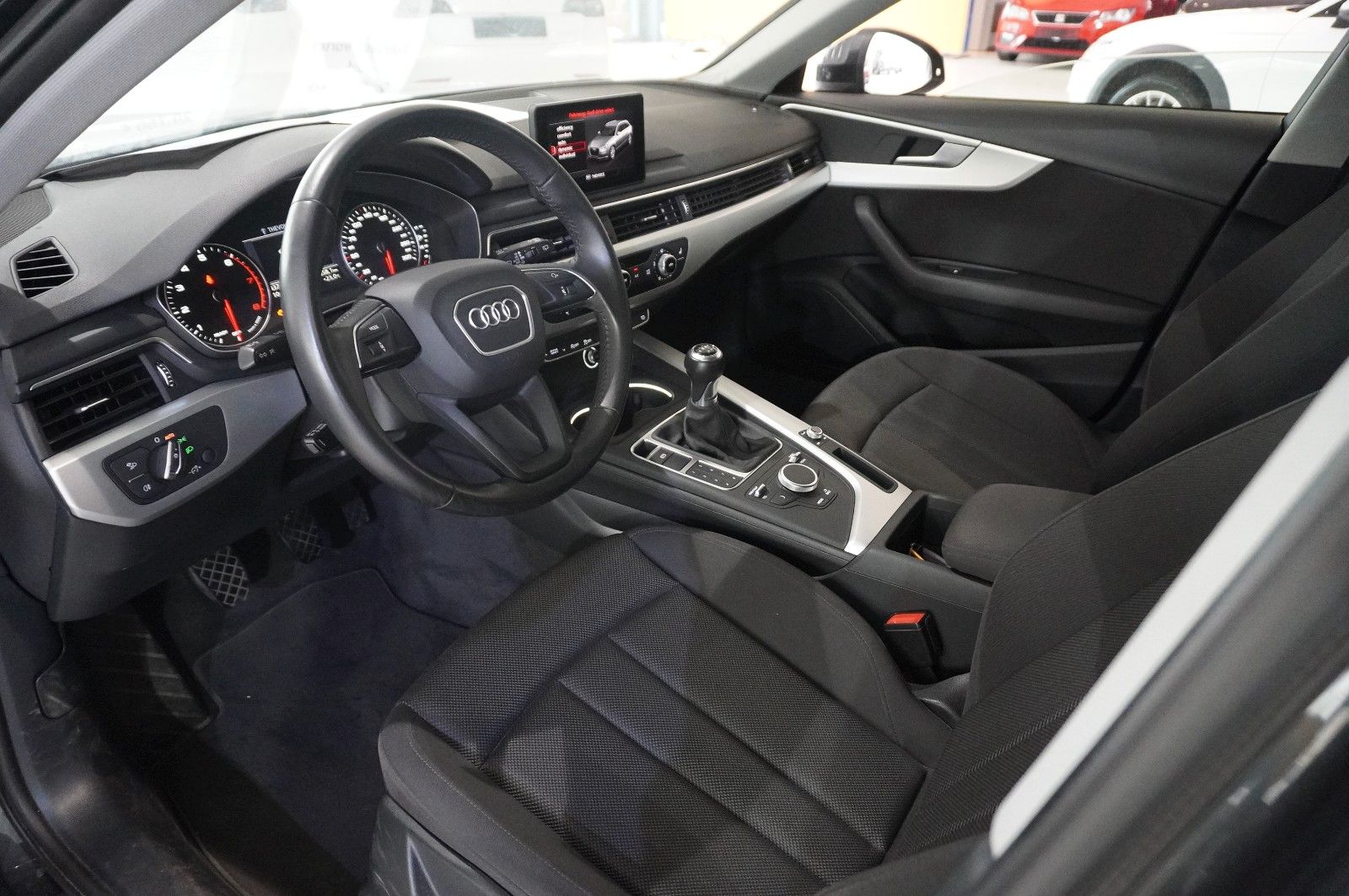Fahrzeugabbildung Audi A4 Avant 2.0 TFSI ULTRA SPORT NAVI/LED/SHZ/PDC