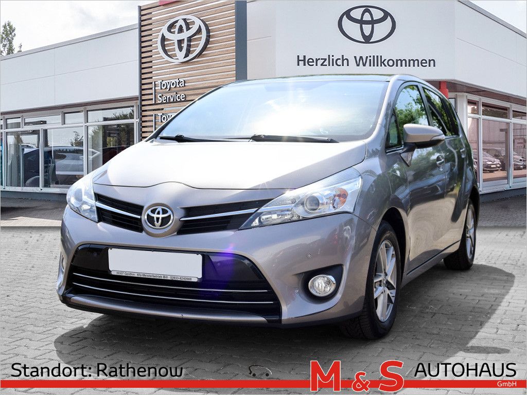 TOYOTA Verso