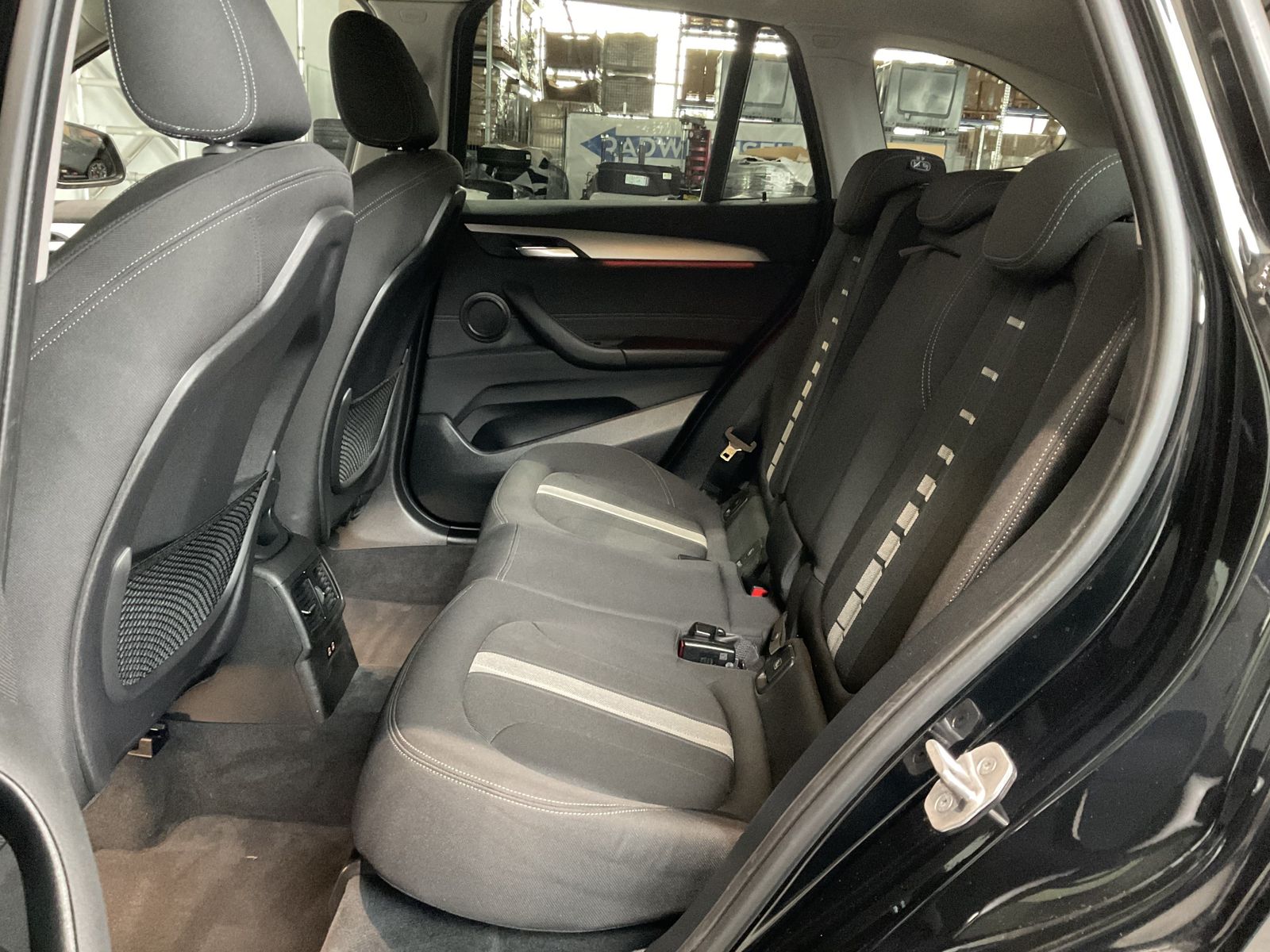 Fahrzeugeinzelansicht 13 Fahrzeugabbildung BMW X1 sDrive18d AHK, PDC, Komfortpaket