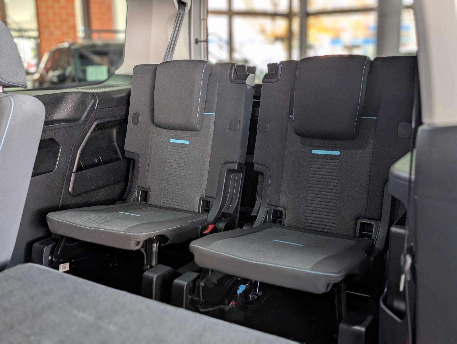 Fahrzeugabbildung Ford Tourneo Connect L2 Active 7-SI Bi-LED PANO AHK K