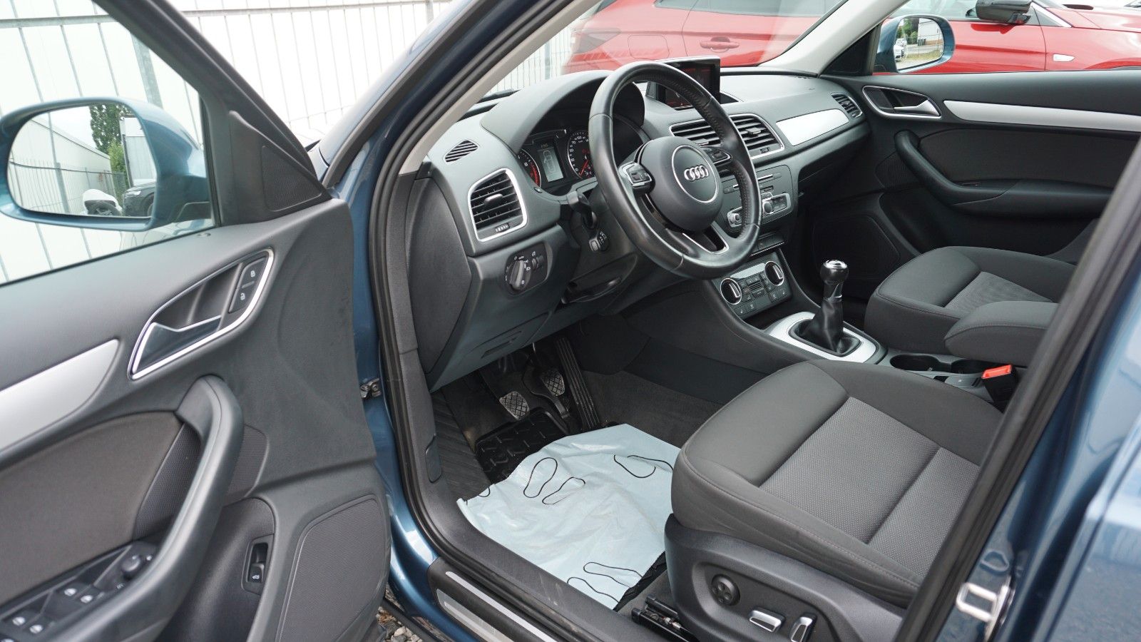 Fahrzeugabbildung Audi Q3 S Line, Navi, LED, AHK, Keyless, Start & Stop