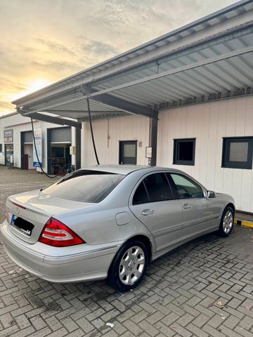 Mercedes-Benz Mercedes C 180 mit LPG Gasanlage / Automat...