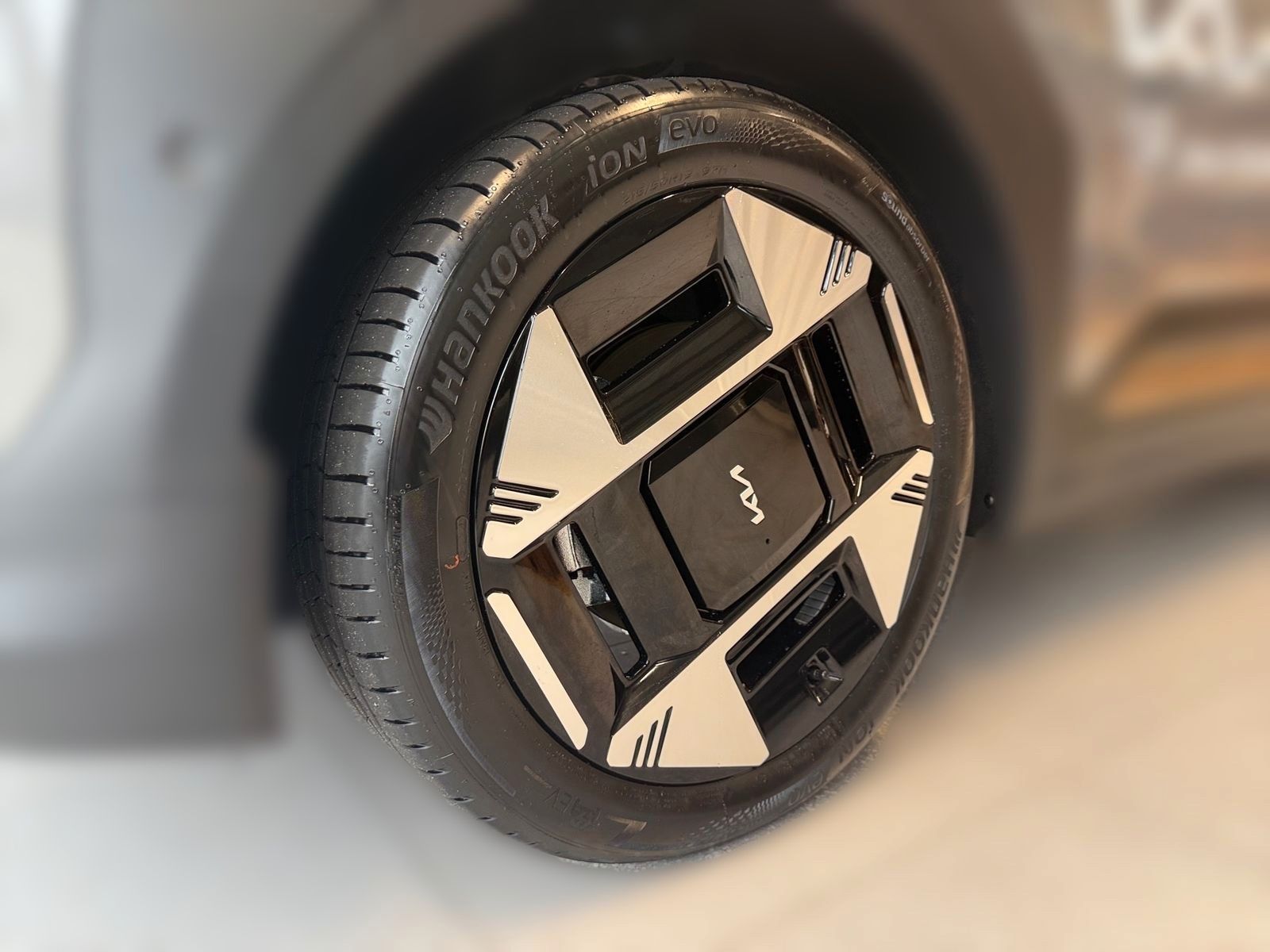 Fahrzeugabbildung Kia EV3 81,4 KWH EARTH WIC UPG DWP 19Z SD