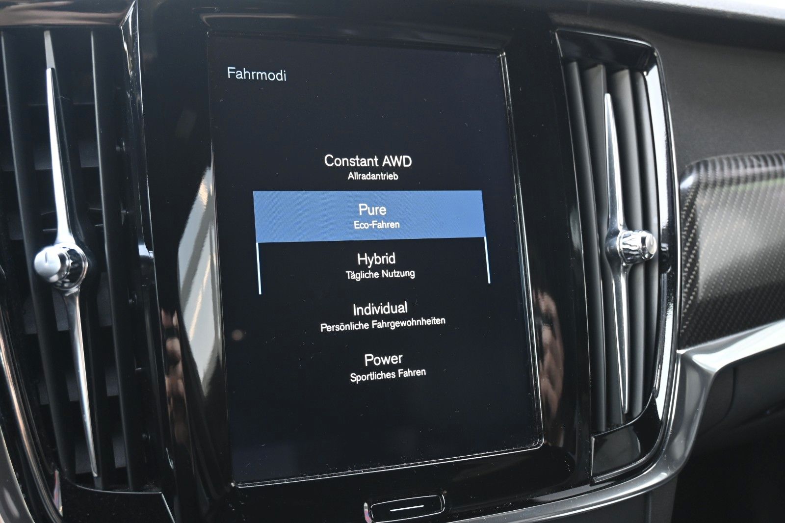 Fahrzeugabbildung Volvo S90 Lim.R-Design Plug-In Hyb. AWD*B&W*LUFT*MASS*