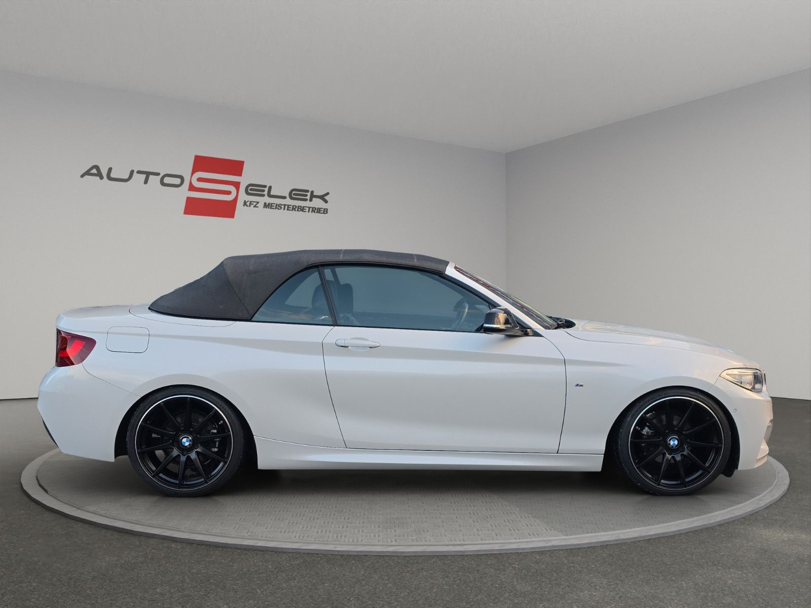 Fahrzeugabbildung BMW 218i Cabrio M Sport LEDER XENON SHZ TEMPOMAT
