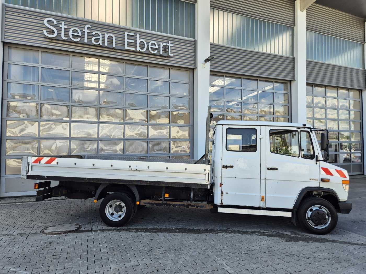 Fahrzeugabbildung Mercedes-Benz Vario 816 DK DoKa 4x2 Pritsche 2x AHK