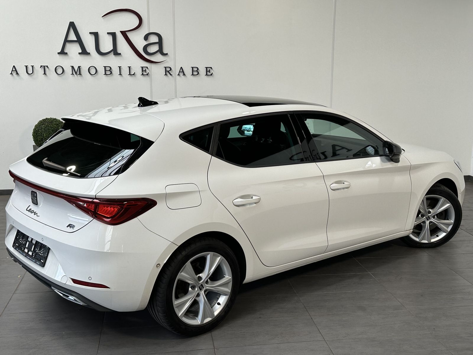 Fahrzeugabbildung SEAT Leon 2.0 TDI DSG FR NAV+LED+AHK+ACC+PANO+BEATS