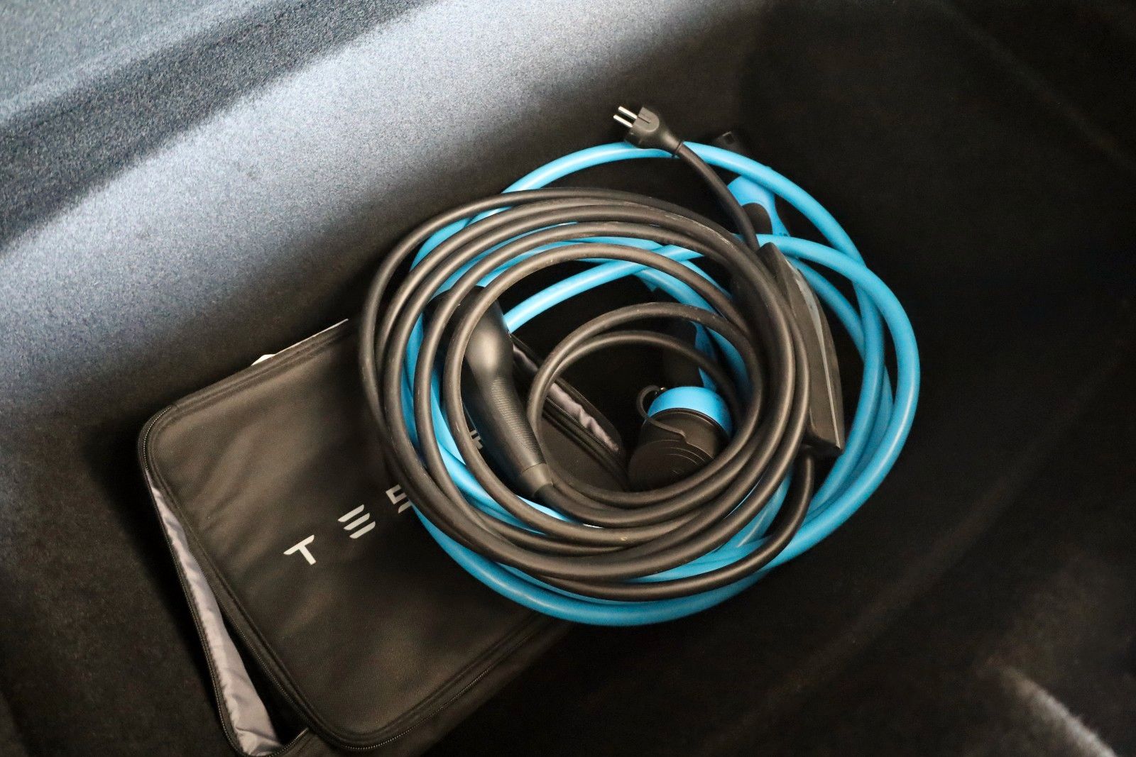 Fahrzeugabbildung Tesla Model 3 Long Range Dual AWD,Navi,Kamera,Panorama