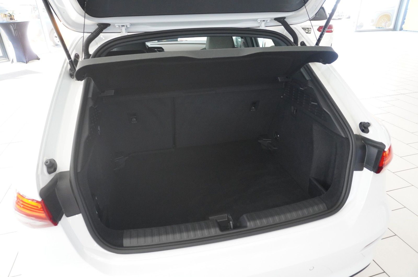 Fahrzeugabbildung Audi A3 Sportback 35 TFSI NAVI/LED/SHZ/VIRTU./TEMP.