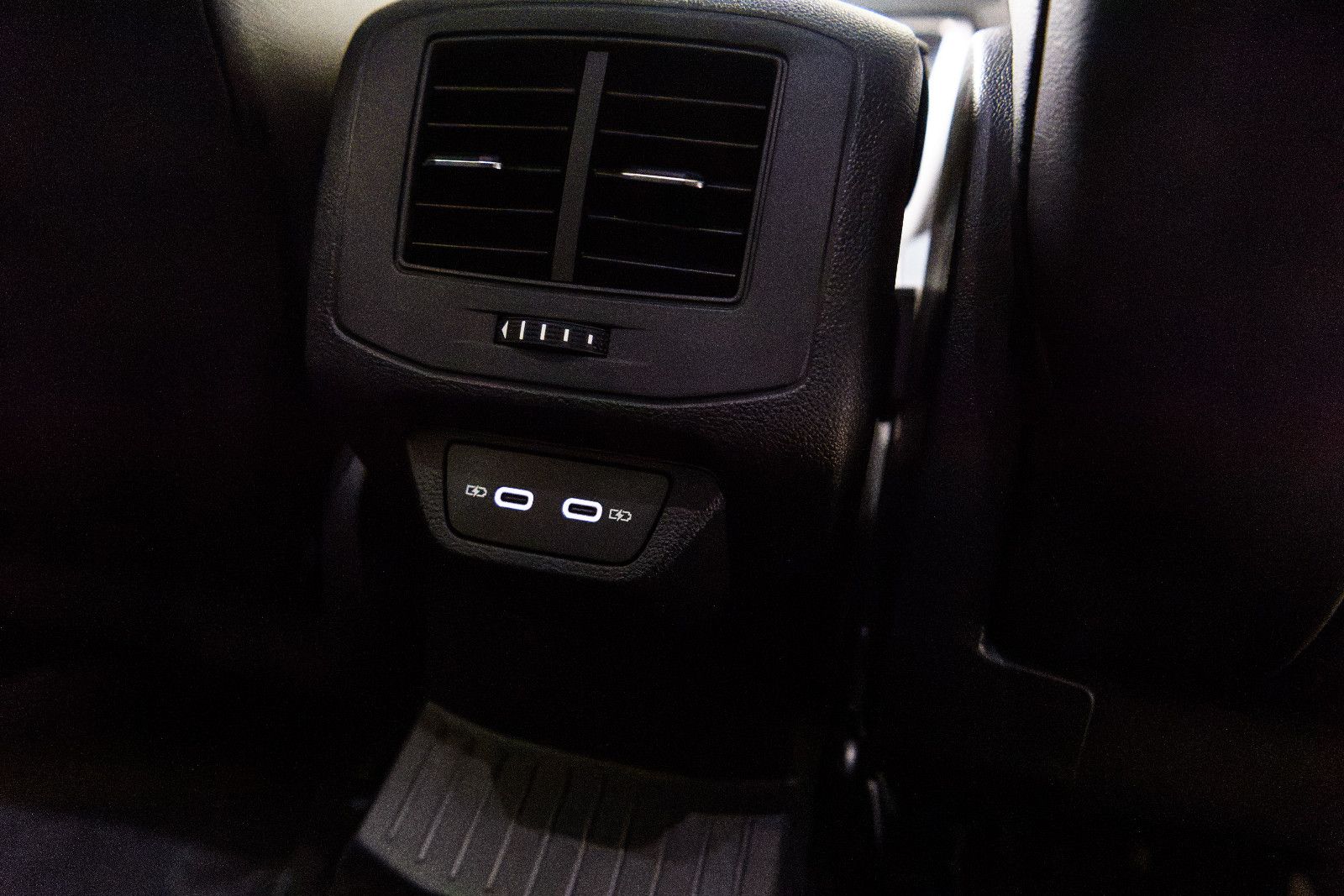 Volkswagen T-Roc - Bild 14