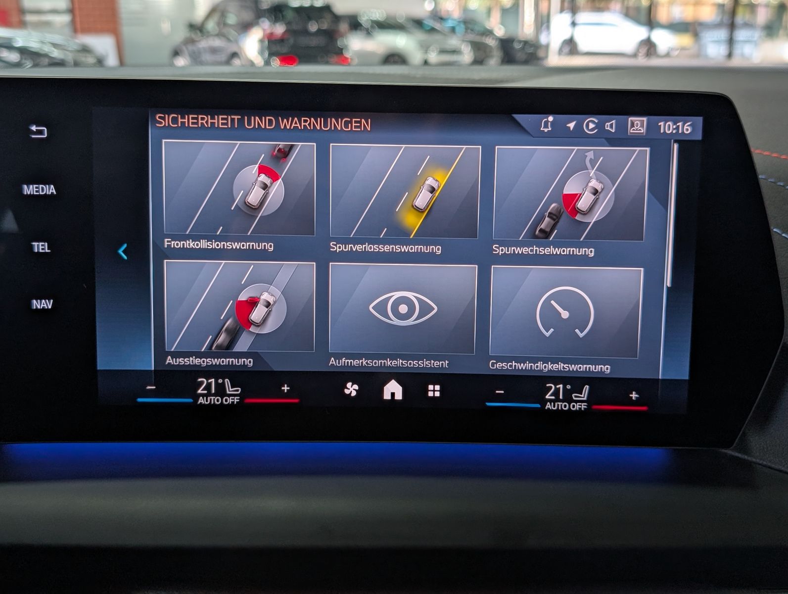 Fahrzeugabbildung BMW 118 d M Sport SHADOW PANO KAM LEDER APP LED 18"