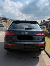 Audi Q5 sport 2.0 TFSI quattro S tronic - Audi Q5 mit Benzin-Antrieb: Teilleder, Geländewagen