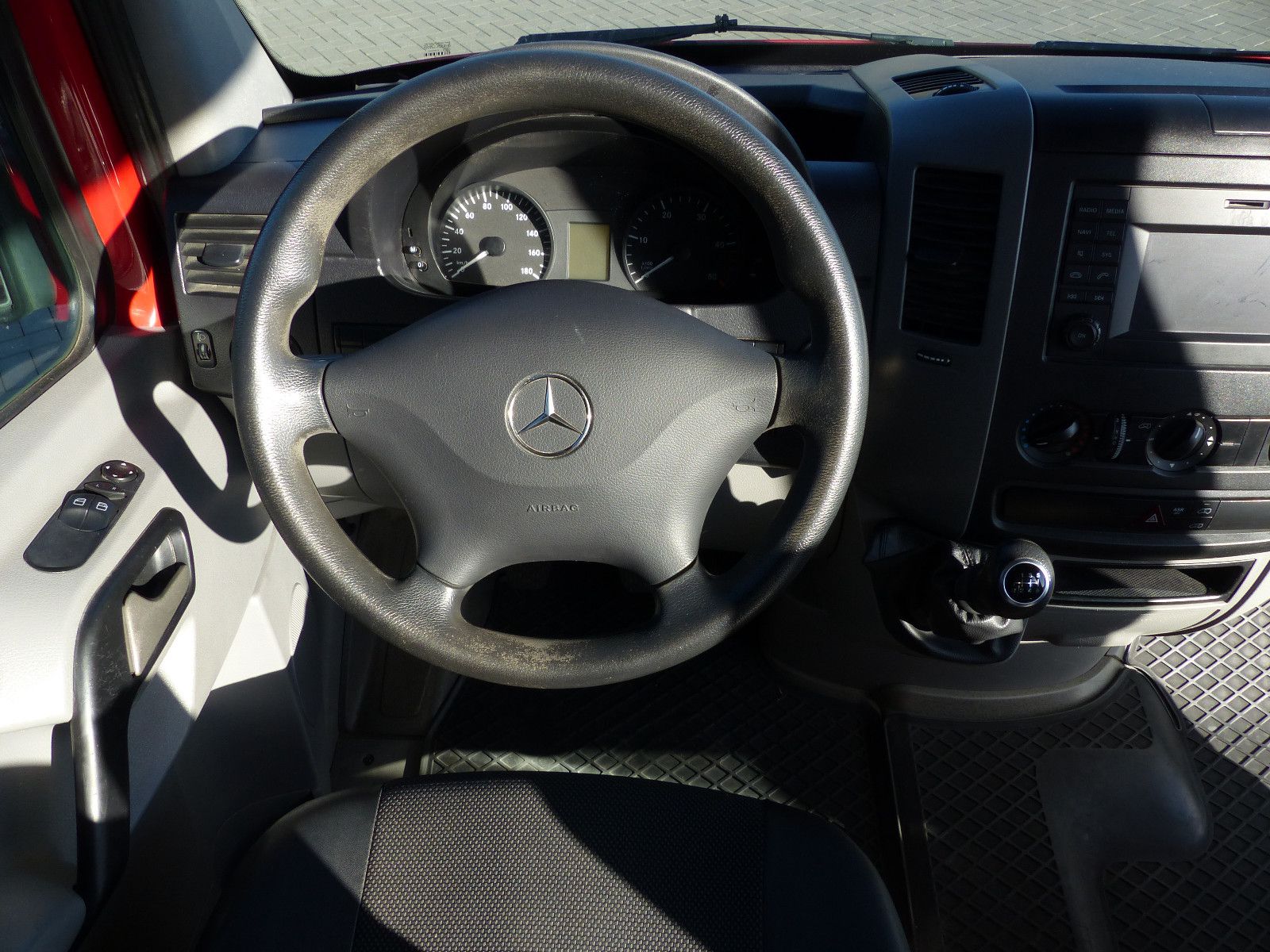 Fahrzeugabbildung Mercedes-Benz Sprinter 316 CDI Mixto