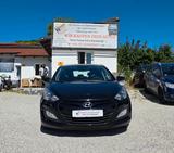 Hyundai i30 1.4 CRDi Intro Edition - Hyundai i30 mit Diesel-Antrieb: Limousine, 1.4