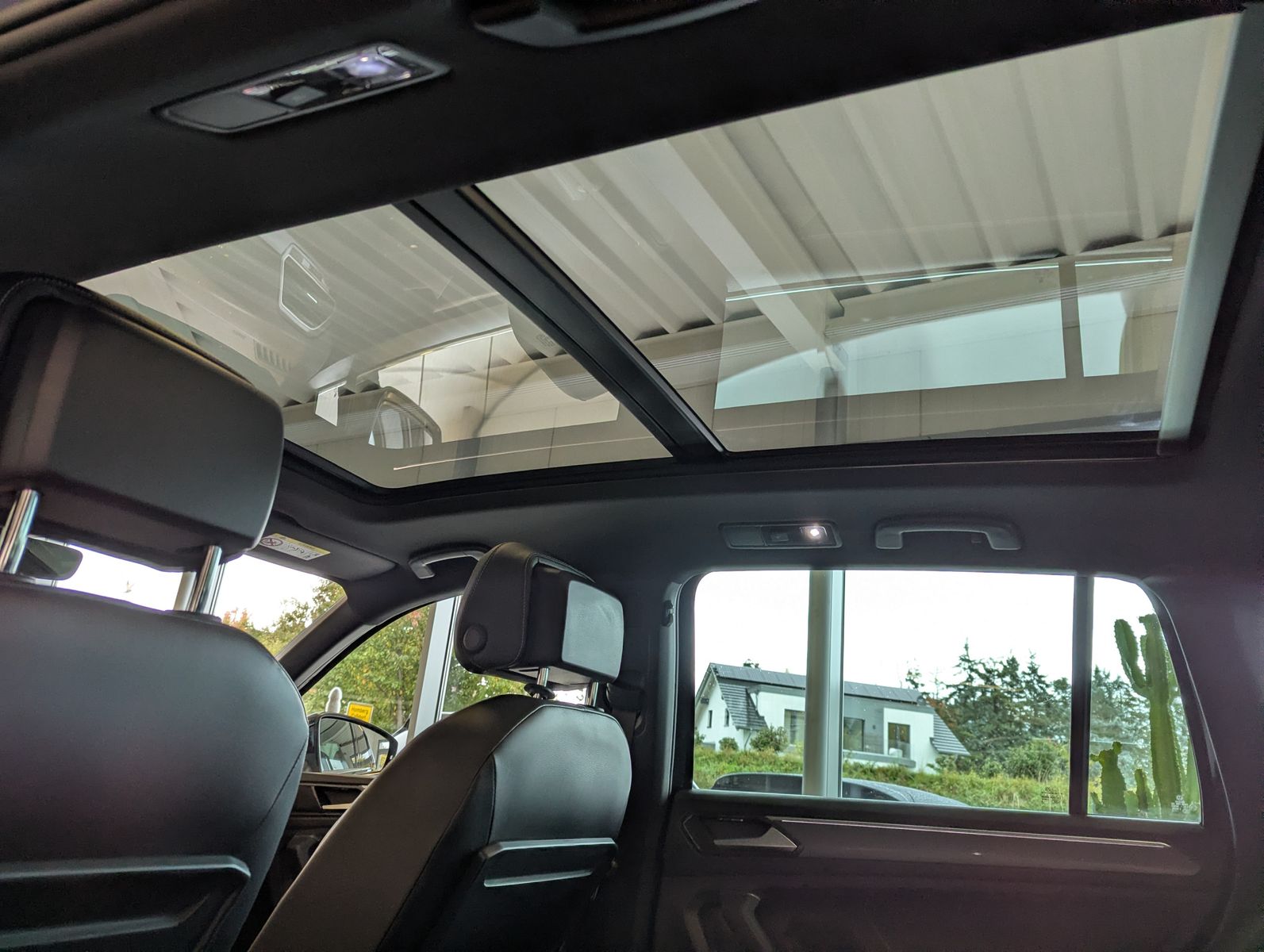 VW Tiguan 2.0 TDI DSG 4M 2x R-Line Pano HUD AHK 20" - Image 13