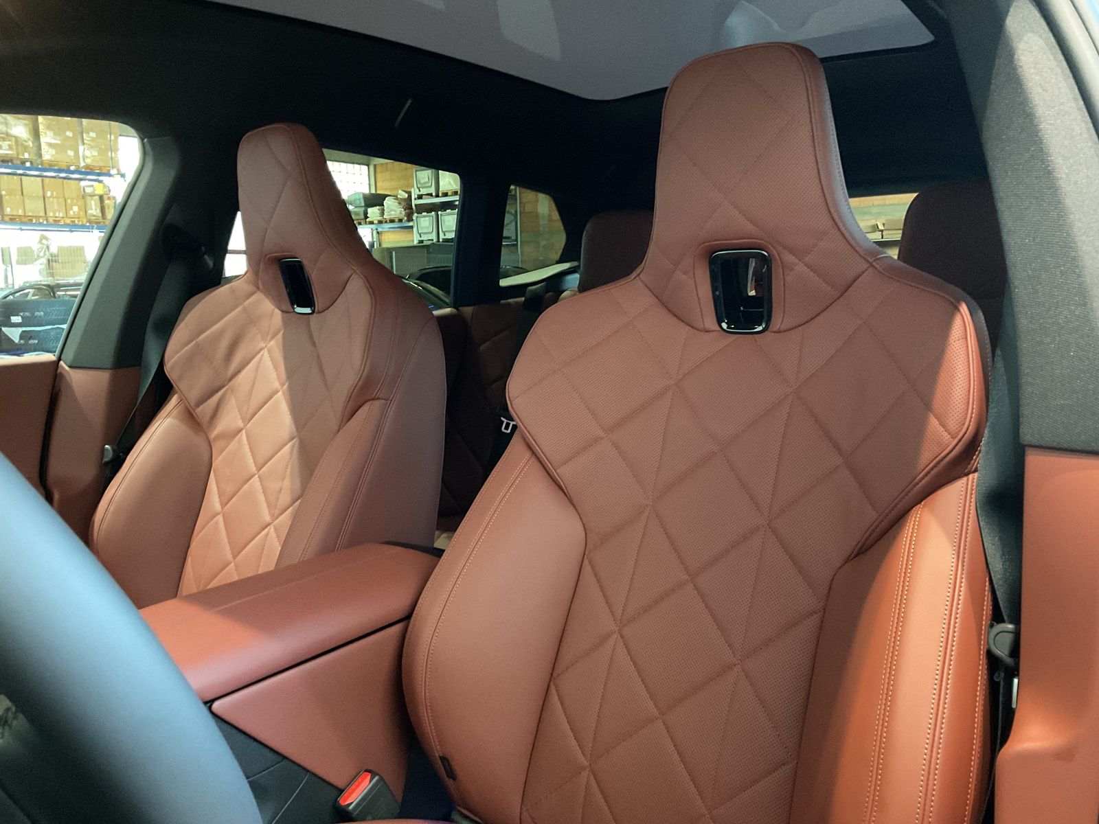 Fahrzeugeinzelansicht 12 Fahrzeugabbildung BMW iX xDrive60 AHK, Sitzbelüftung, Panorama Glasdac