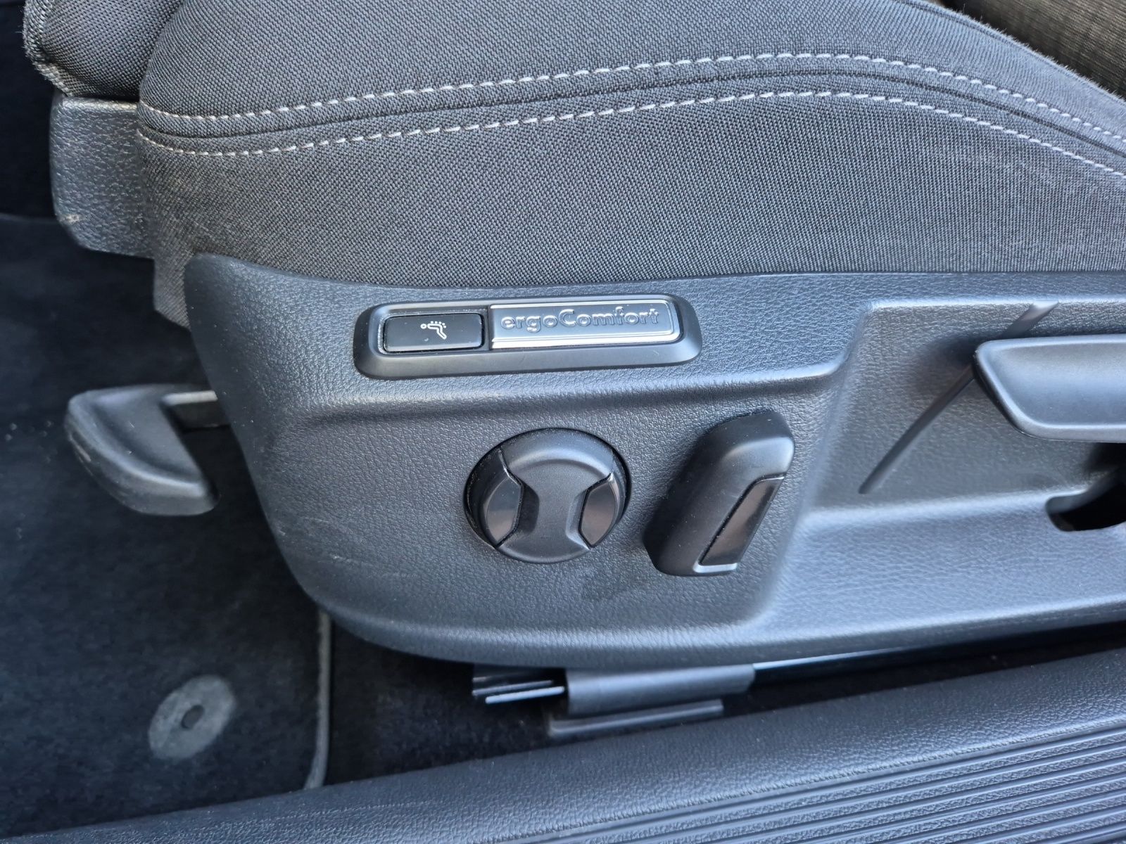 Fahrzeugabbildung Volkswagen Passat Variant TSI Business DSG Matrix Navi ACC