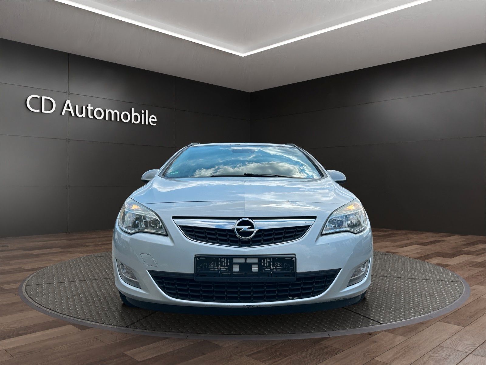 Fahrzeugabbildung Opel Astra J Sports Tourer 150 Jahre Klima/TÜV NEU