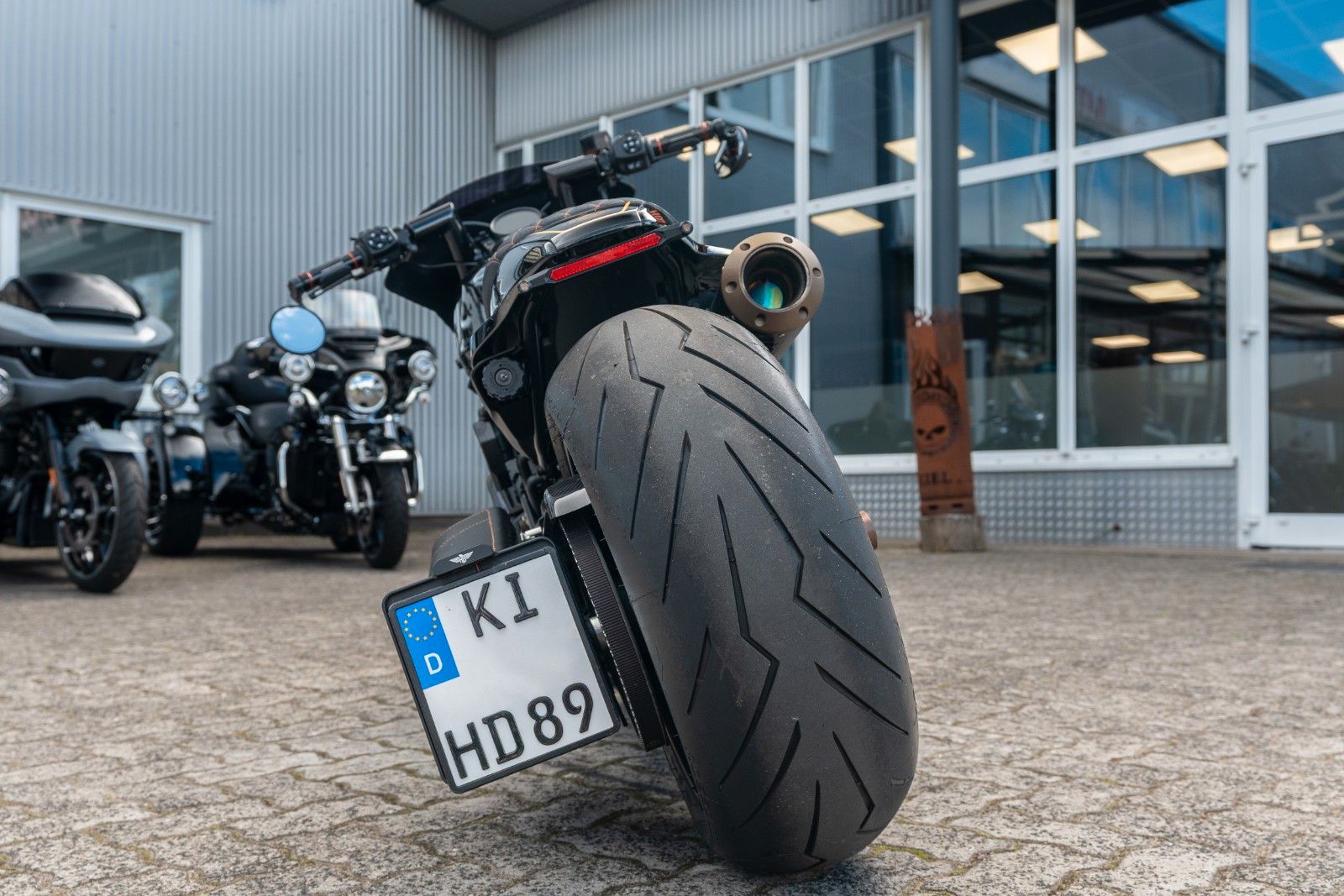 Fahrzeugabbildung Harley-Davidson Sportster S RH1250S - Jekill & Hyde 240er Umbau