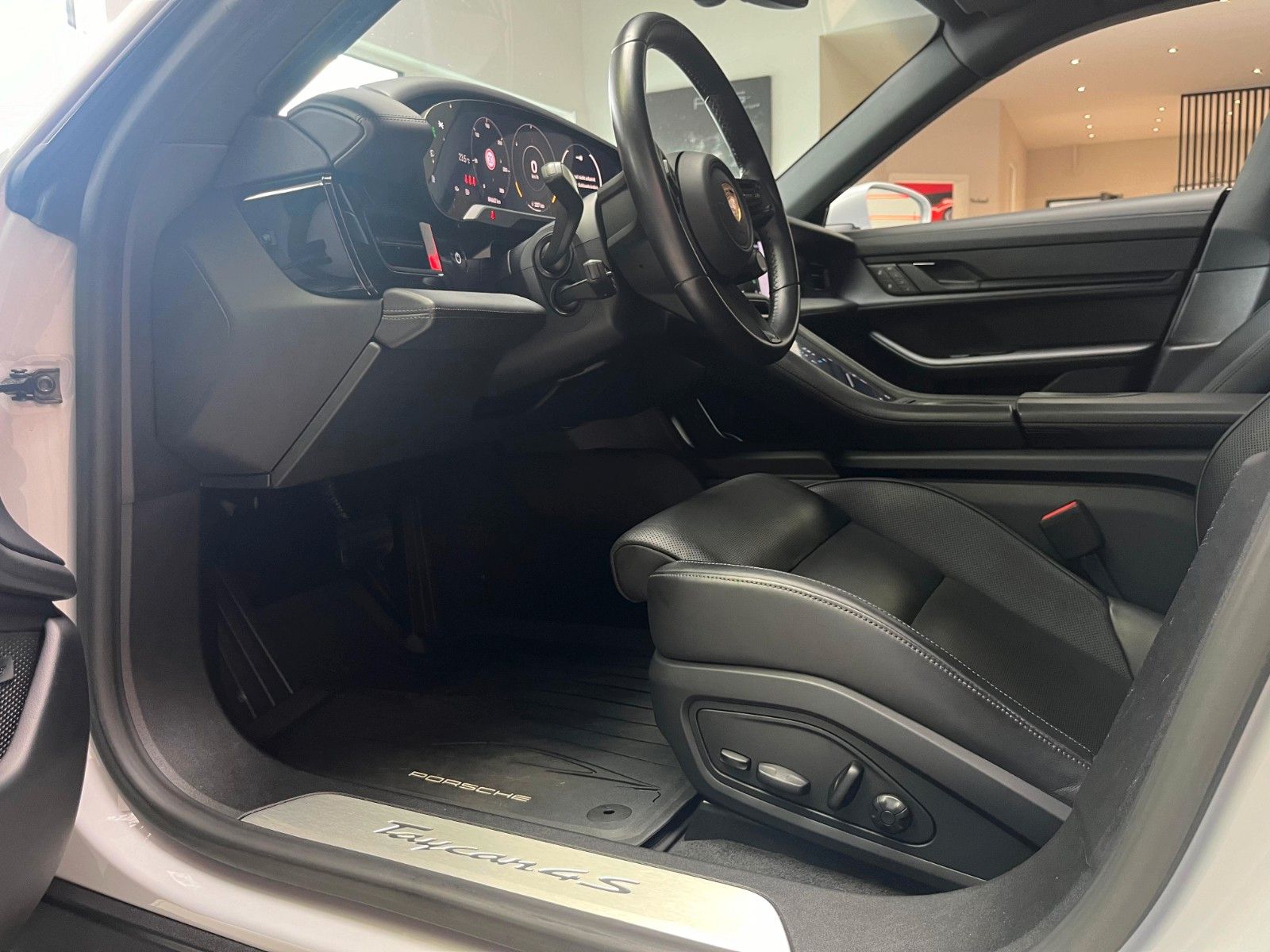 Fahrzeugabbildung Porsche Taycan 4S Plus*Chrono*Apprvd.*Pano*360°*HUD*Bose