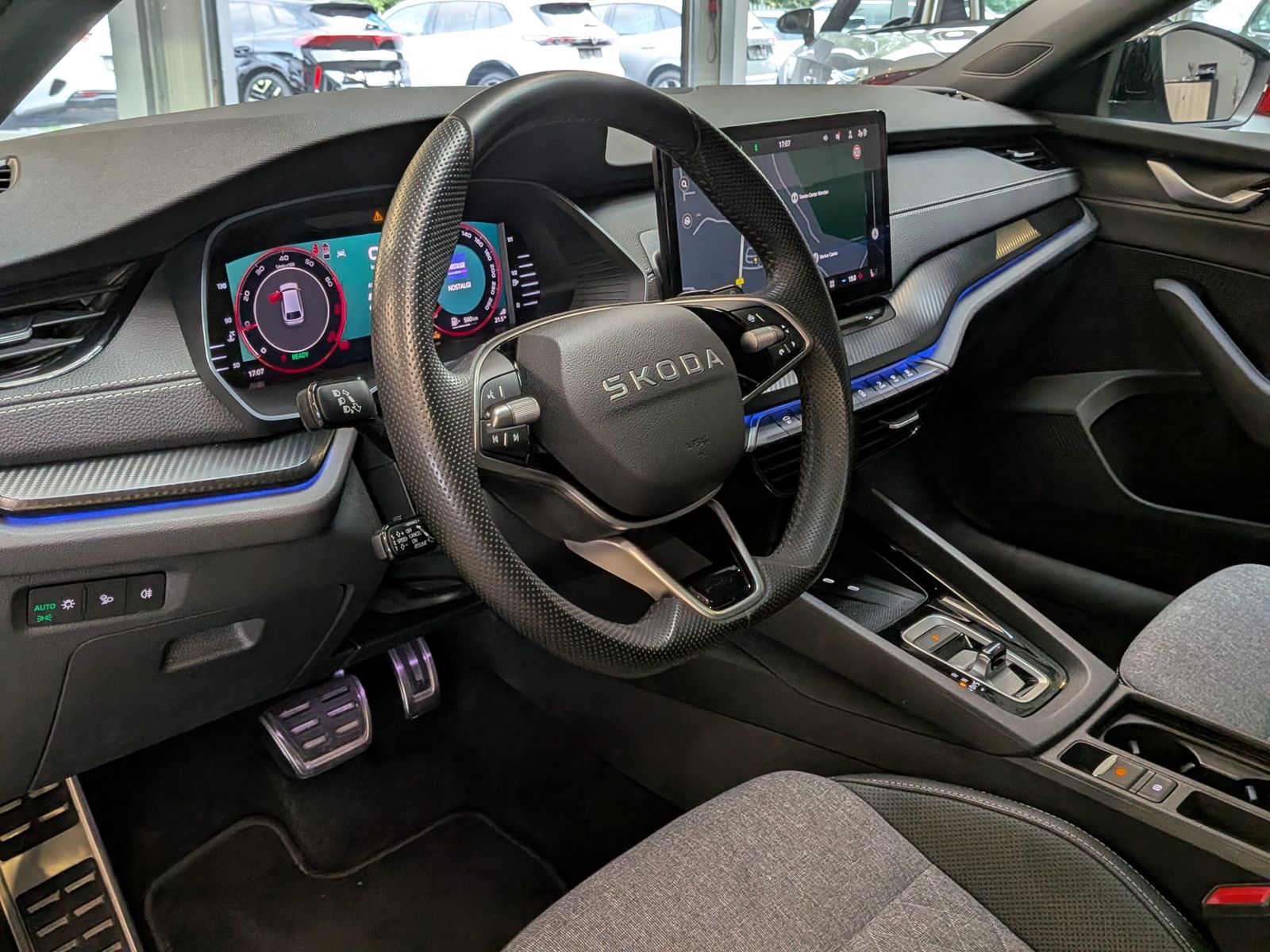 Fahrzeugabbildung SKODA Octavia 1.5 TSI Sportline MATRIX PANO AHK 5J-Gar