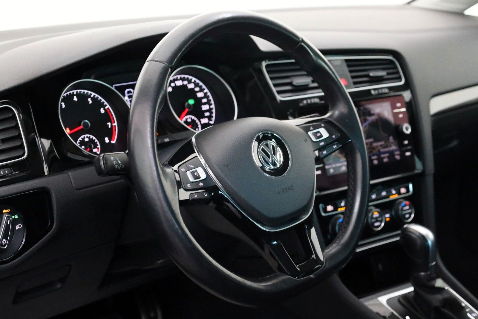 Fahrzeugabbildung Volkswagen Golf VII Lim. IQ.DRIVE Navi,LED,ACC,SH,PDC,SR+WR