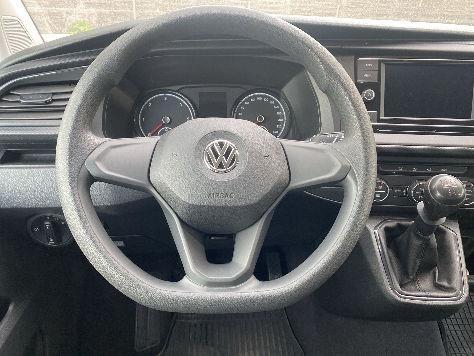 Fahrzeugabbildung Volkswagen T6 Multivan T6.1 2.0 TDI Trendline AHK