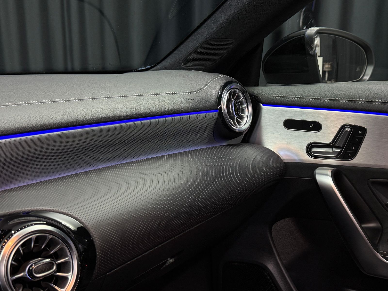 Fahrzeugabbildung Mercedes-Benz CLA 200 d|AMG-LINE|KAMER|BURMESTER|
