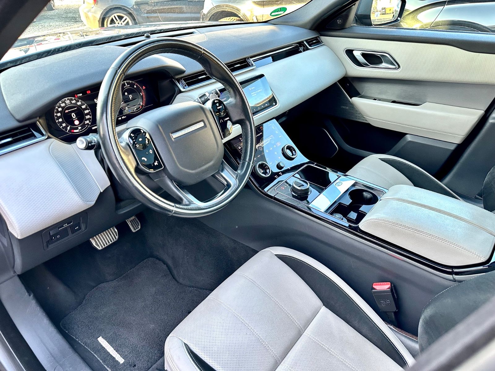 Fahrzeugabbildung Land Rover RANGE ROVER VELAR R-DYNAMIC*PANO+21`LM+MATRIX*