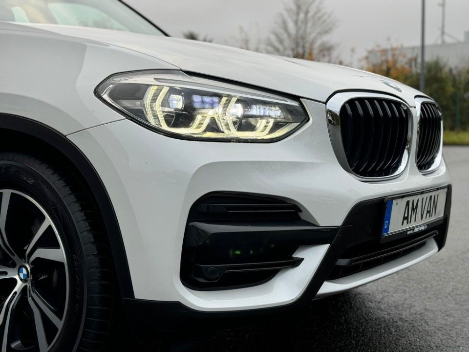 Fahrzeugabbildung BMW X3 xDrive 30 d Advantage PANO AHK Harmann