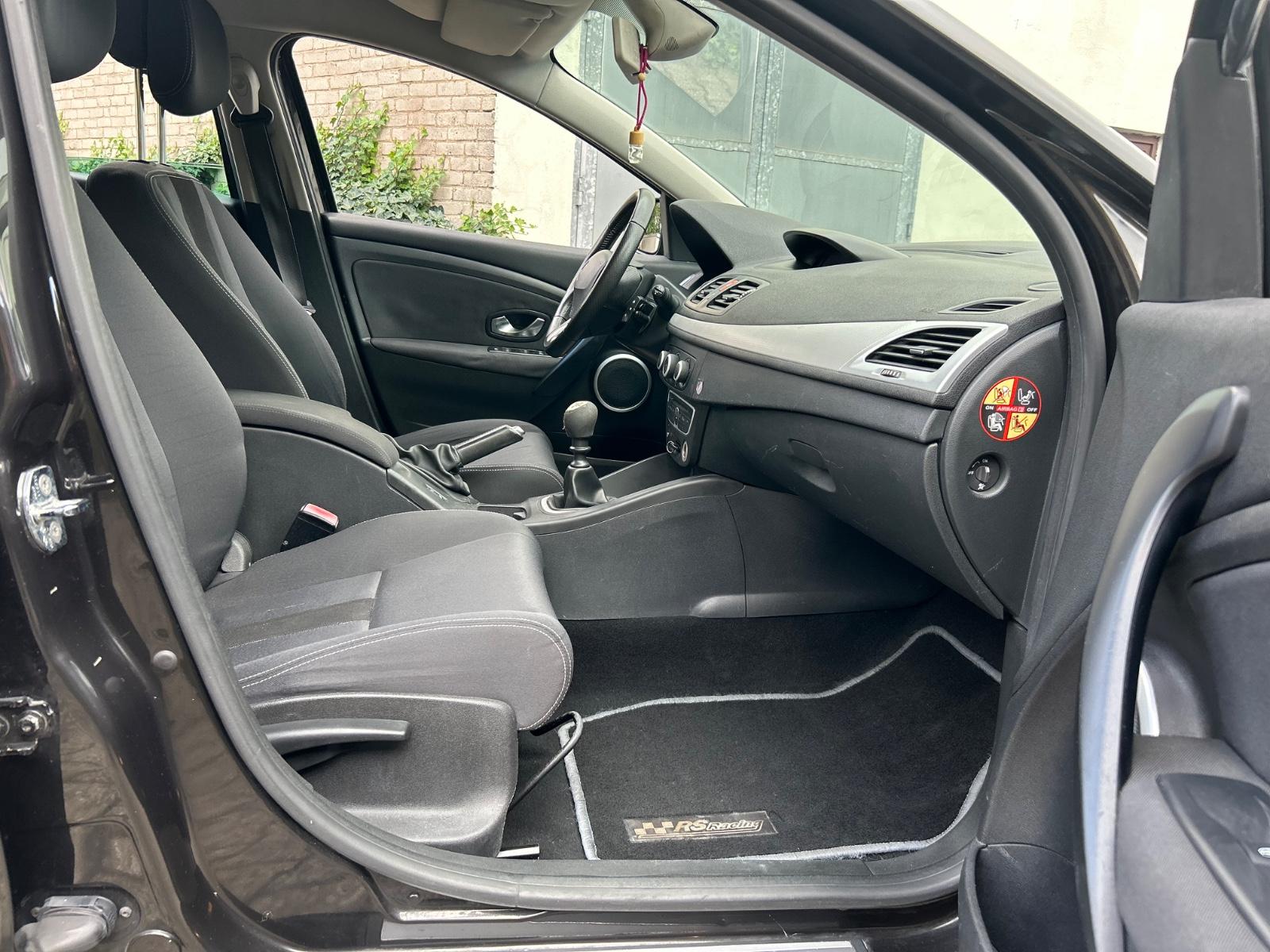 Renault Megane 2010 — photo 12