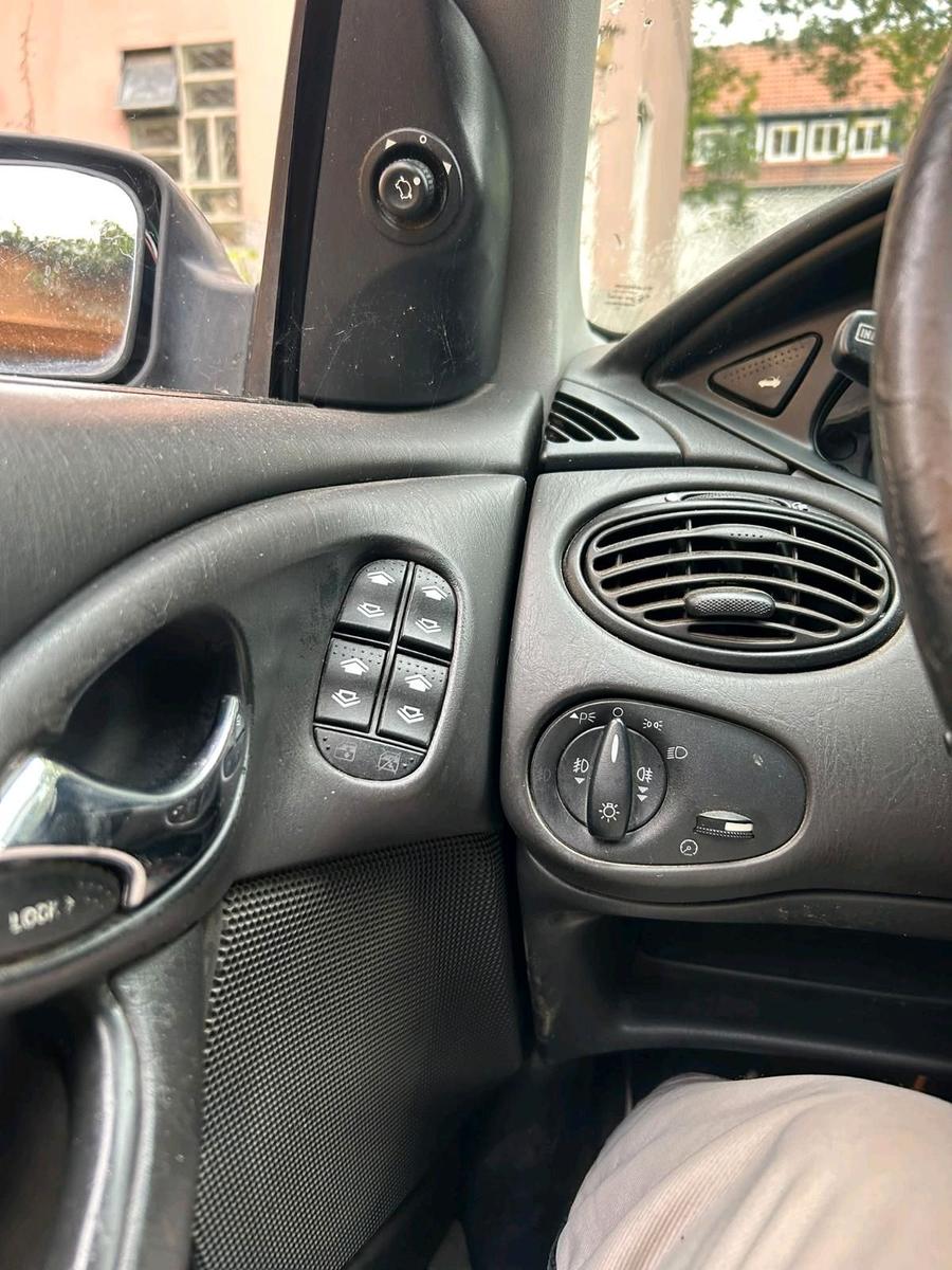 Ford Focus 2004 — photo 11