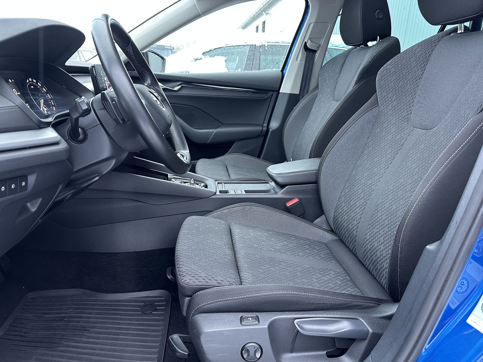 Fahrzeugabbildung SKODA Octavia Combi Clever NAV+LED+PANO+AHK+KAMERA+PP