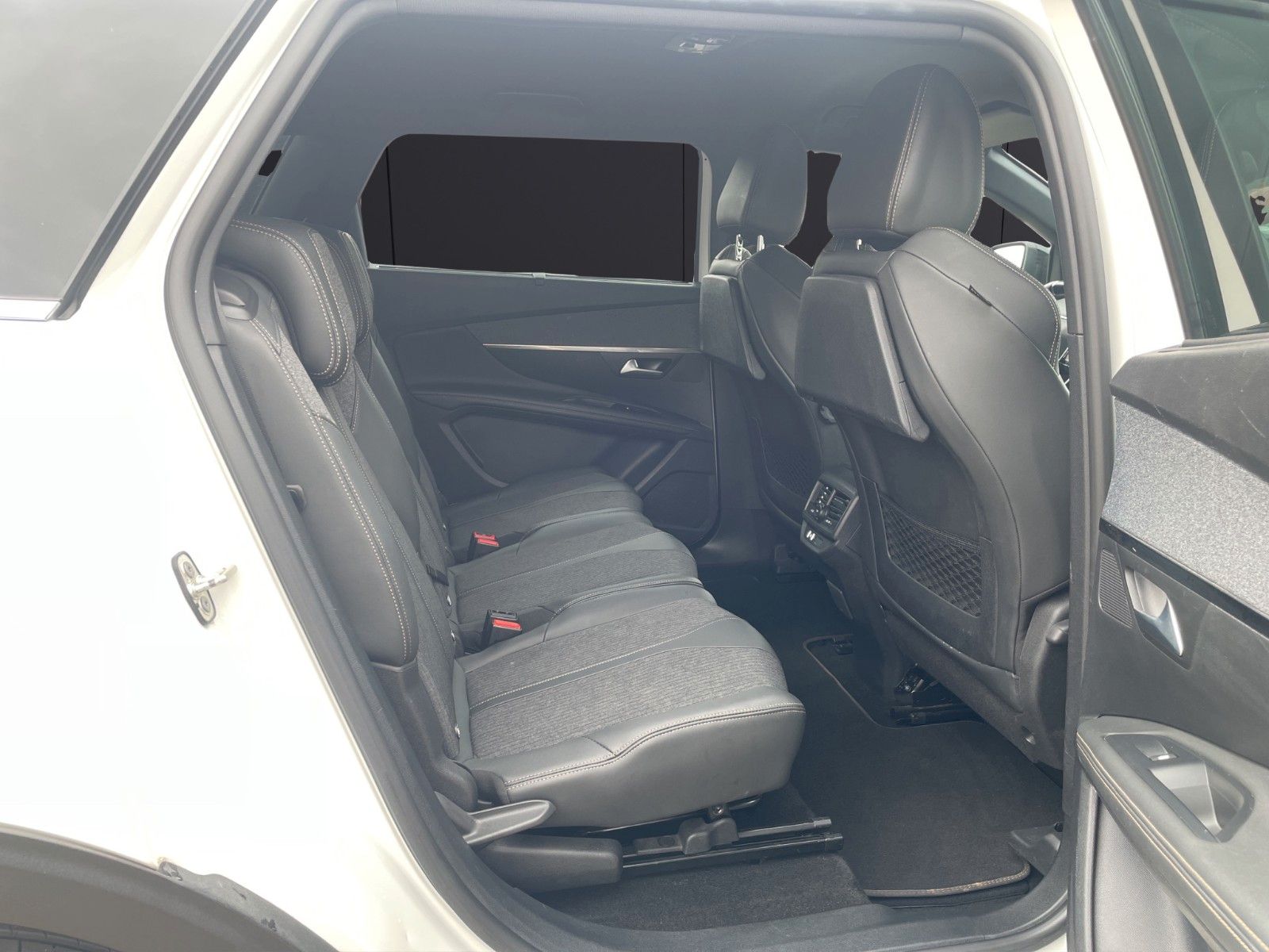 Fahrzeugabbildung Peugeot 5008 GT-Line Business Cam*Shzg*Navi*DAB+*7Sitzer