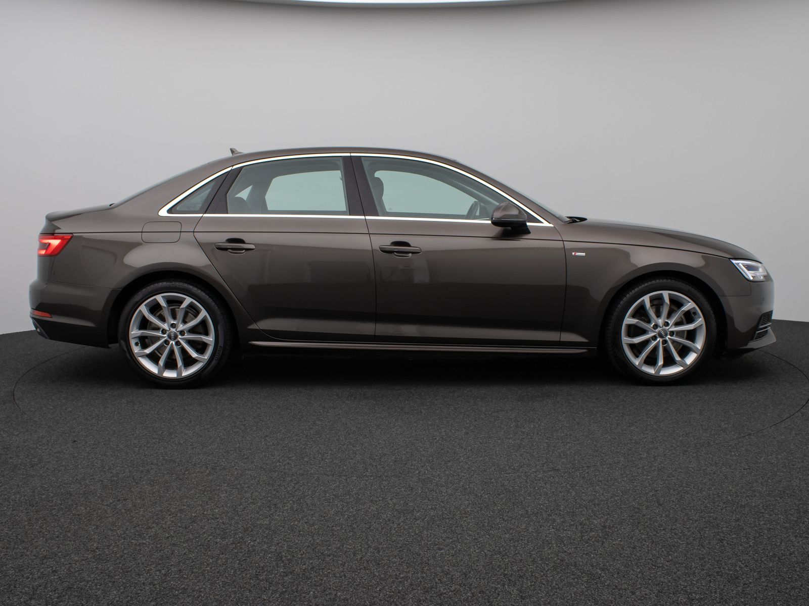 Fahrzeugabbildung Audi A4 2.0 TFSI Lim. Sport S Line Virtual AHK Tempom